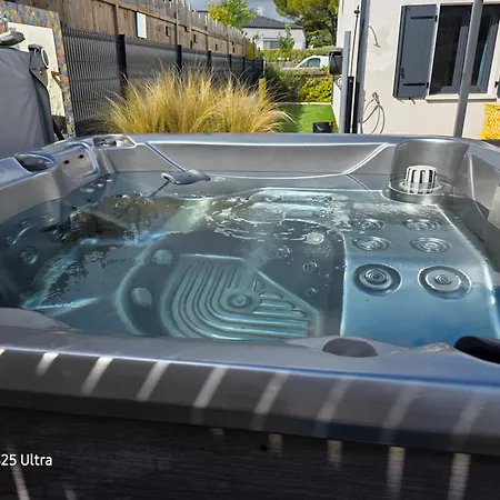 Maison Familiale En Bord De Avec Jacuzzi Holiday home