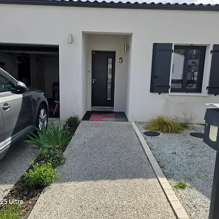 Maison Familiale En Bord De Avec Jacuzzi Holiday home *