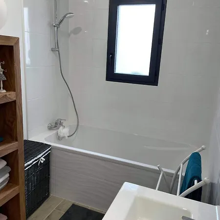 Maison Familiale En Bord De Avec Jacuzzi Holiday home